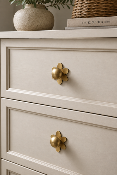 Daisy Flower Cabinet Knob - Antique Brass
