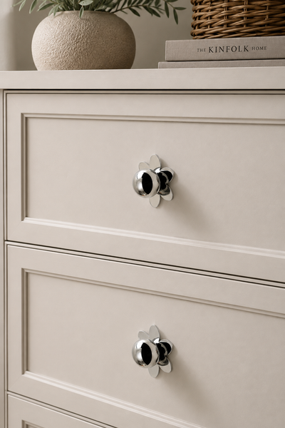 Daisy Flower Cabinet Knob - Antique Brass