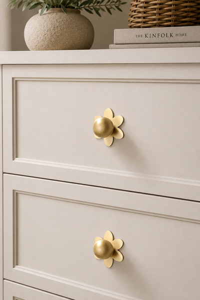 Daisy Flower Cabinet Knob - Antique Brass