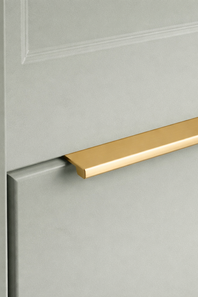 Tyne Angled Lip Cabinet Handle - Antique Brass