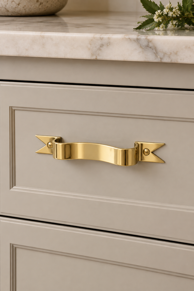 Ribbon Brass Cabinet Handle – 96mm Polished Brass