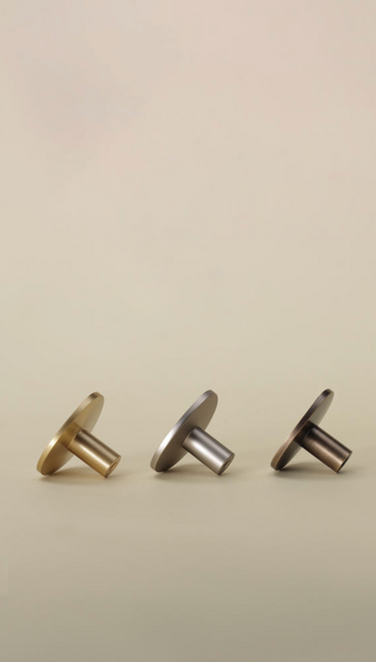 Harnham Oval Brass Knob - Antique Brass