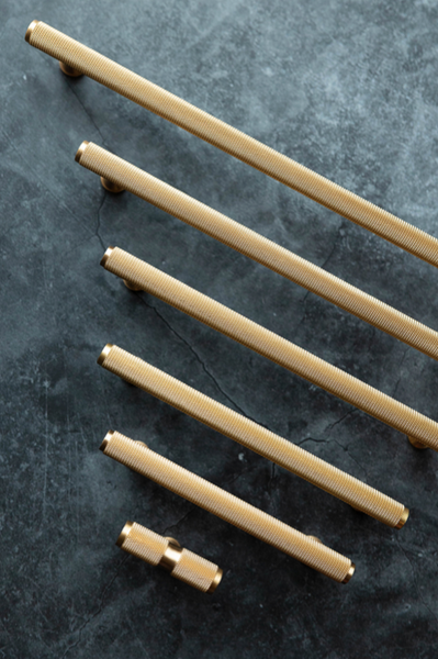 Alnwick Knurled Brass Bar Handle