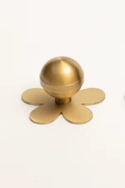 Daisy Flower Cabinet Knob - Antique Brass