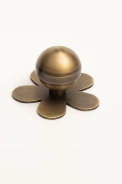 Daisy Flower Cabinet Knob - Antique Brass