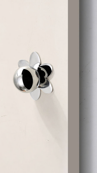 Daisy Flower Cabinet Knob - Antique Brass